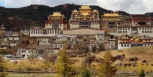 Zongsanling monastery in Shangri-La, Yunnan Province